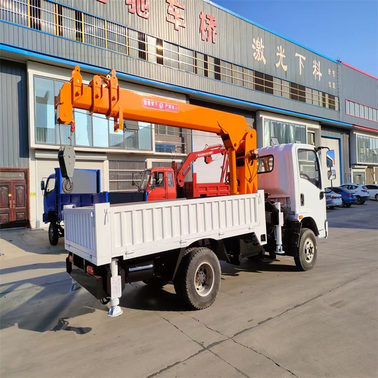 镶黄旗三轮随车吊定制 农用改装机自备吊中瑞长期出售